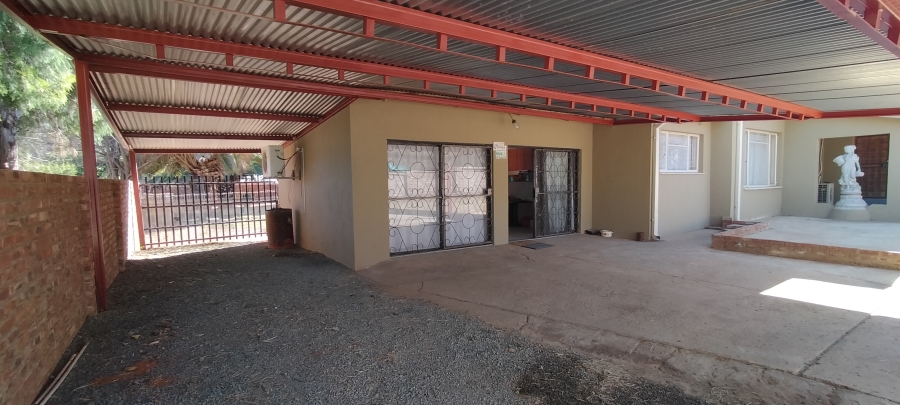 5 Bedroom Property for Sale in Jan Kempdorp Northern Cape